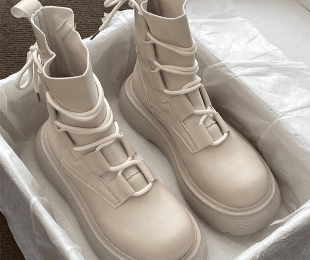 Women's Winter Boots with Insulated Lining and Sturdy Sole